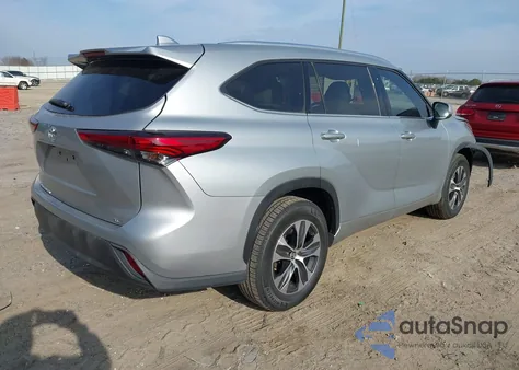 2020 Toyota Highlander Xle z USA, uszkodzony, nr VIN 5TDGZRAH3LS011671